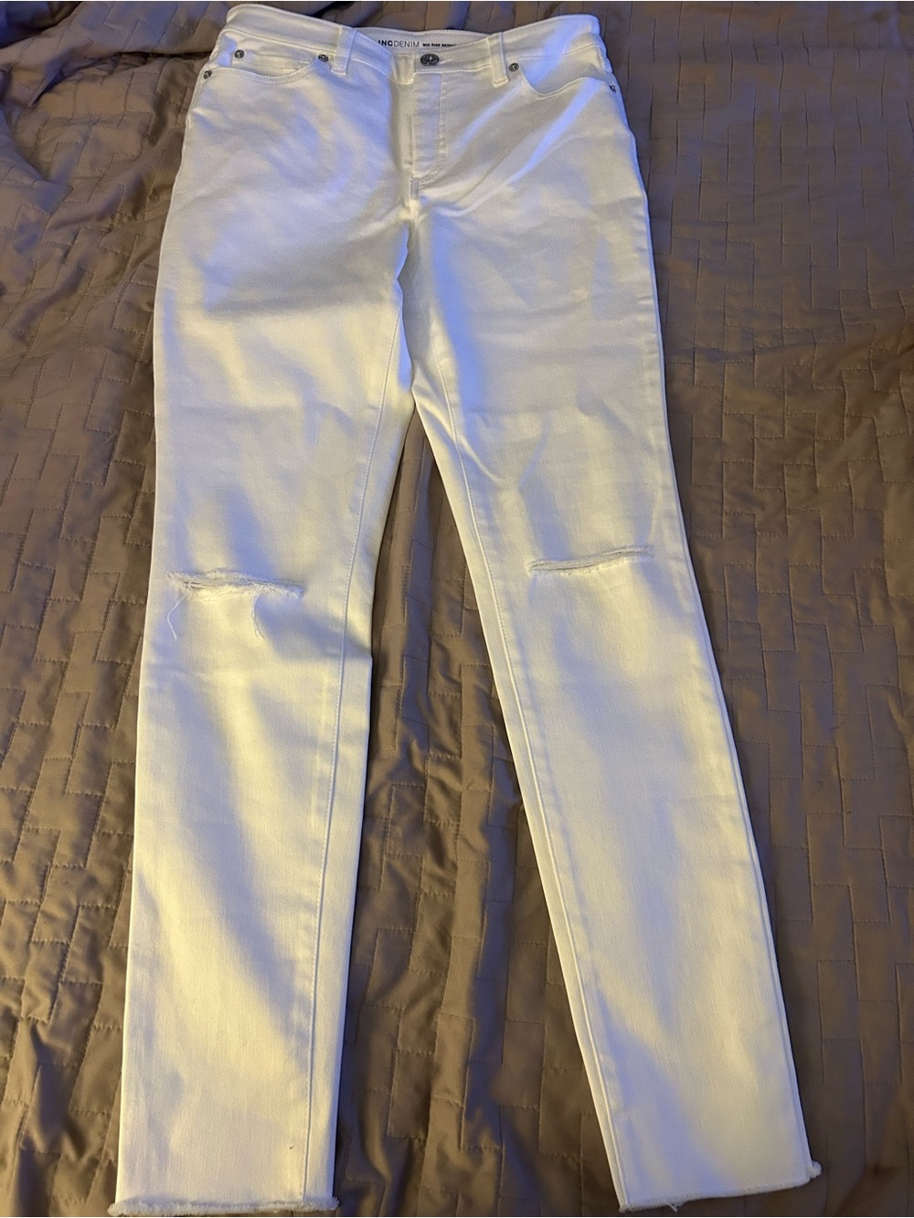 White Skinny Jeans with Knee Detail